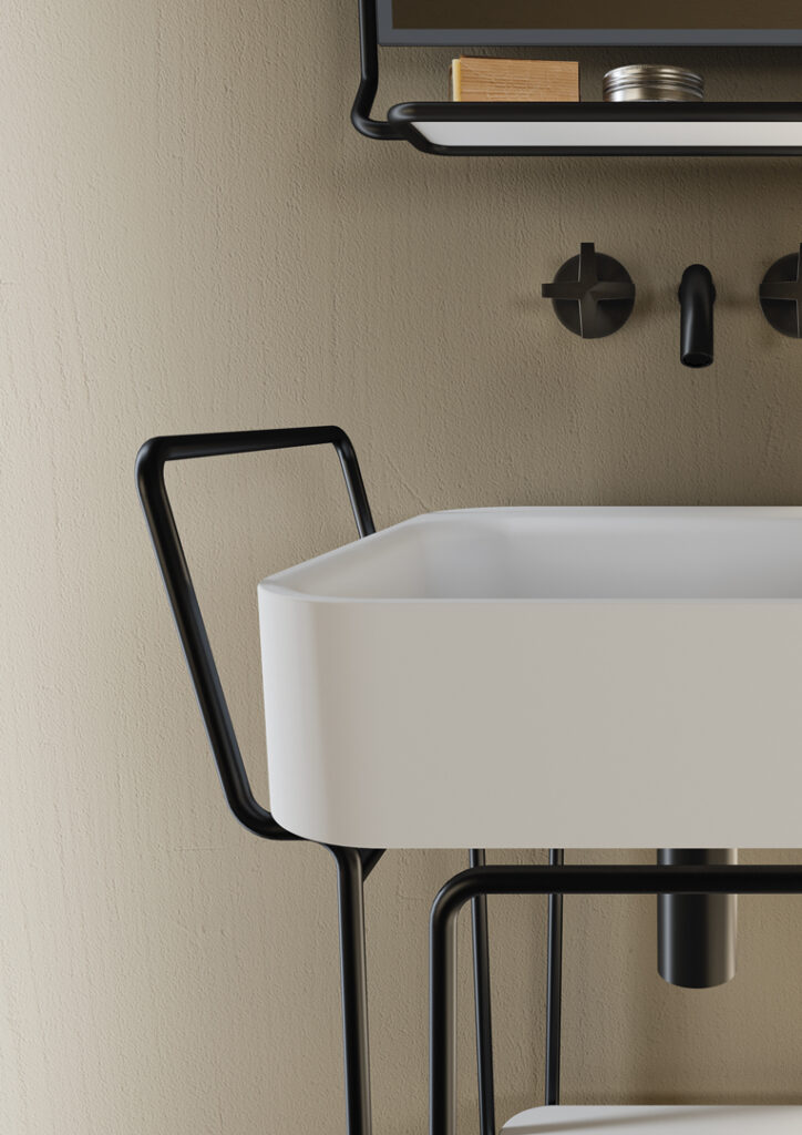 Dettaglio: innesto del bacino sul telaio e controllo delle tolleranze, a favore di stabilità e pulizia formale.