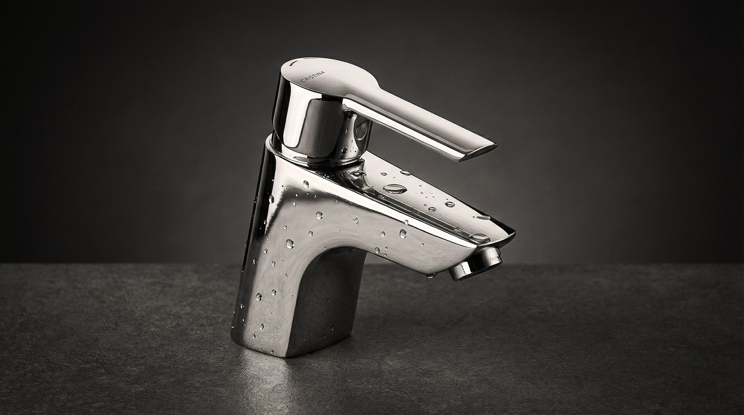 Bagno contemporaneo con sanitari sospesi e rubinetteria New Way installata, luce calda naturale.