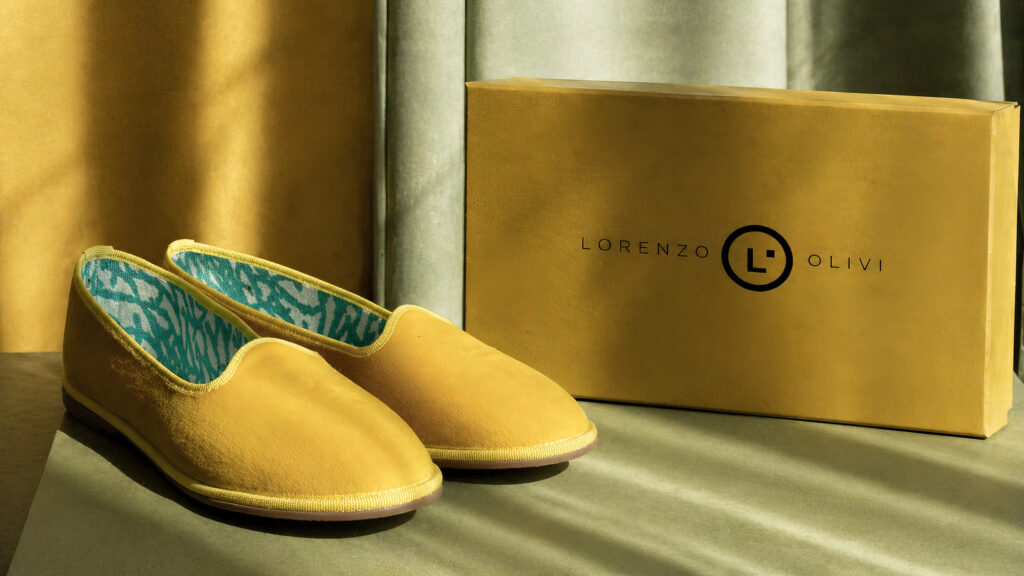Scarpe in velluto giallo con scatola brandizzata Lorenzo Olivi